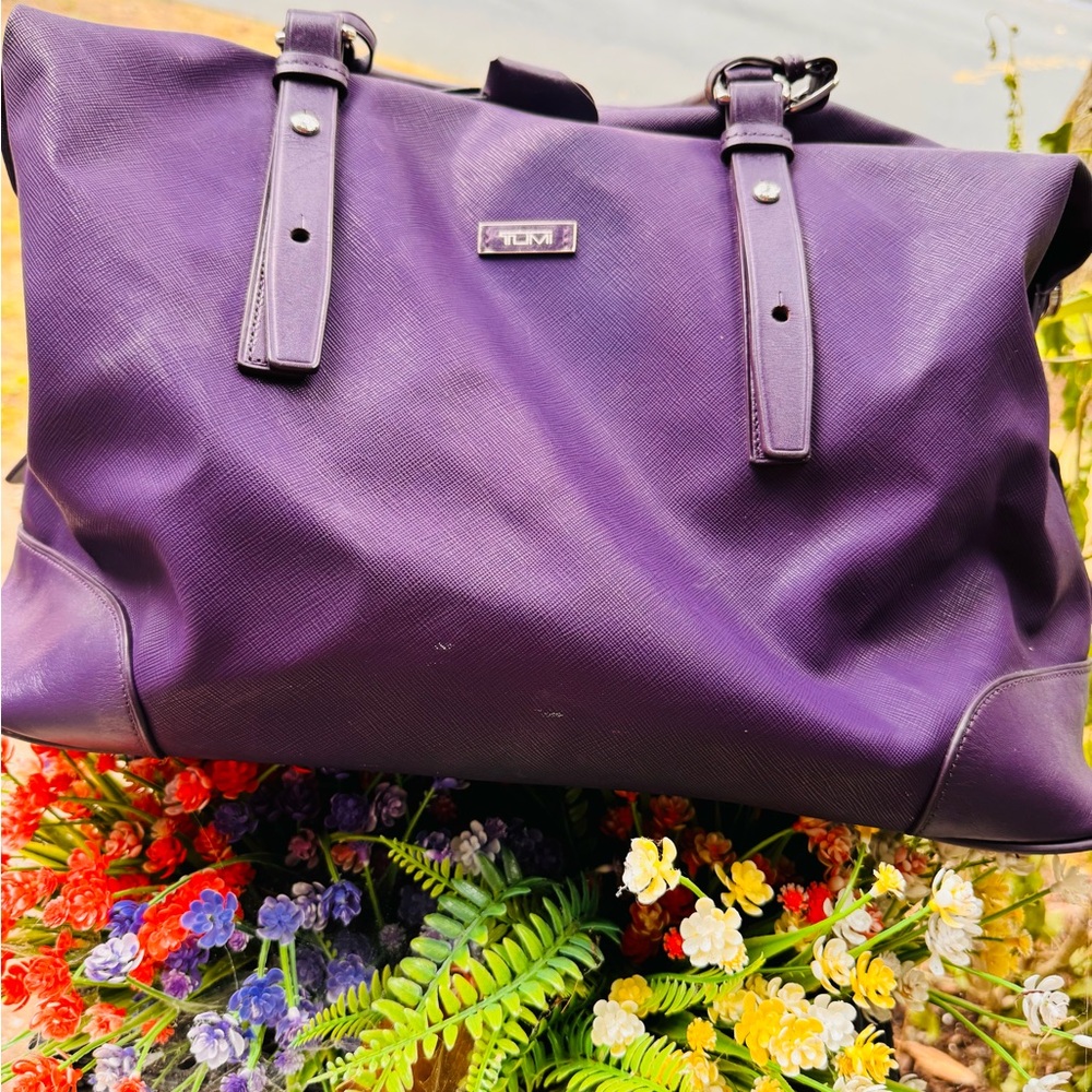 TUMI. Vintage purple (eggplant) leather zippered duffle bag. Clean!!!